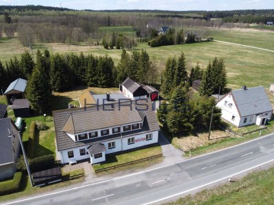 Naturnah wohnen - teilsaniertes Zweifamilienhaus mit reichlich Platz  und großem Grundstück