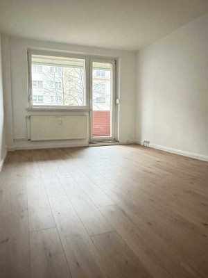 WOHNUNG MIT BALKON