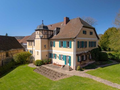 Historisches Anwesen mit Herrenhaus, Reitplatz und Nebengebäuden
