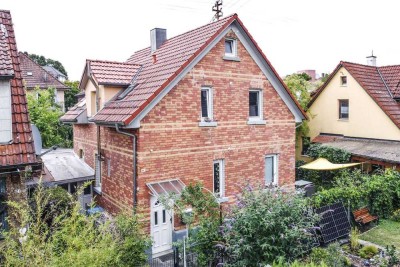 HISTORISCHES BACKSTEINHAUS MIT MODERNEM INNENLEBEN