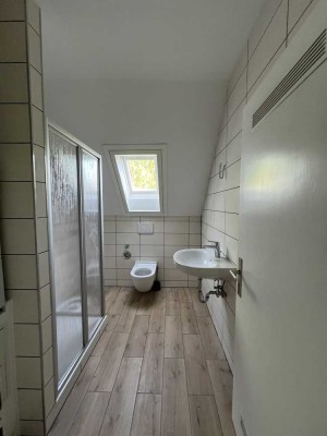 Geräumige 3 Zimmer Wohnung mit frisch saniertem Badezimmer