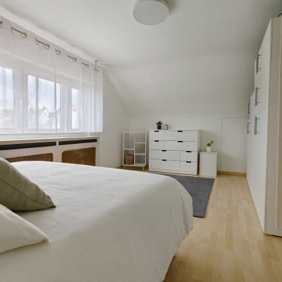 Helle 2-Zimmer-Dachgeschosswohnung mit Tageslichtbad, Einbauküche & ruhiger Lage in Weinsberg
