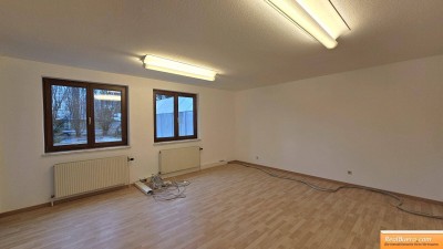 3 ZIMMERWOHNUNG MIT VERGLASTER LOGGIA, AUF WUNSCH MIT GARAGENPLATZ