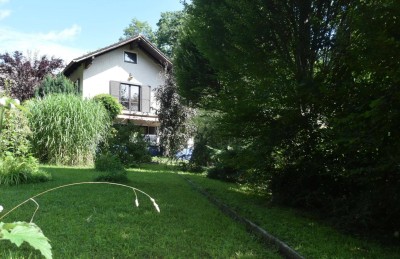 Wohnhaus mit Garten