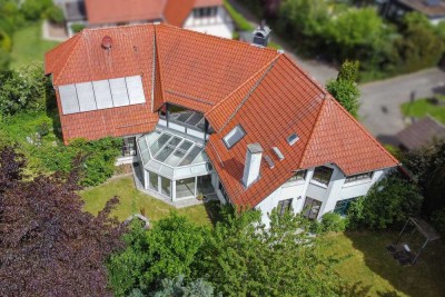 Repräsentative Unternehmervilla mit Einliegerwohnung und großem Garten in Lemgo