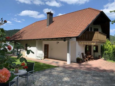 Vielseitiges Einfamilienhaus mit Einliegerwohnung in ruhiger Randlage - Provisionsfrei