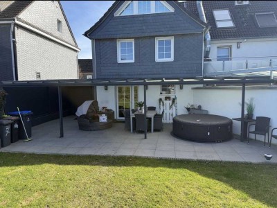Vollständig renoviertes Haus mit vier Zimmern und EBK in Burscheid