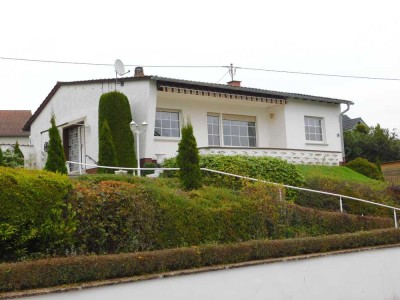 Einfamilienhaus - Bungalow mit 2 Terrasse u.. riesengroßen Garten in Waldrandlage