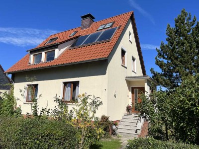 Komplett modernisiertes Ein- bis Zweifamilienhaus mit Einliegerwohnung sowie Keller und Garage