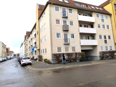 Moderne 2 ZKB mit Balkon, EBK und Laminat