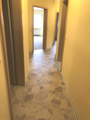 4 Zimmer EG Whg. mit Balkon !