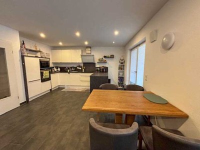 Ruhige Lage: Komfortable 3-Zimmer-Wohnung mit EBK, Stellplatz und eigenem Gartenanteil