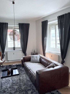 Untervermietung 3 Zimmer in wunderschöner 4-Raum-Wohnung mit EBK und Balkon in München