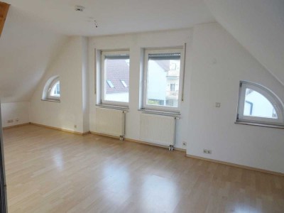 Sehr gemütliche 1 Zimmerwohnung mit Dachterrasse und Garage im modernen 5 - Familienhaus