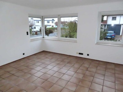Renovierte, großzügige 4 ZKB mit EBK und Garage in Baunatal