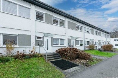 Modernes Reihenmittelhaus mit Garagen- und Außenstellplatz in gepflegter Lage