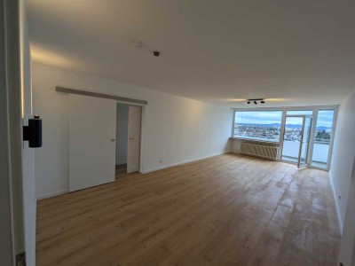 Geschmackvolle, vollst. renovierte 3-Zimmer-Wohnung mit geh. Innenausstattung mit Balkon und EBK