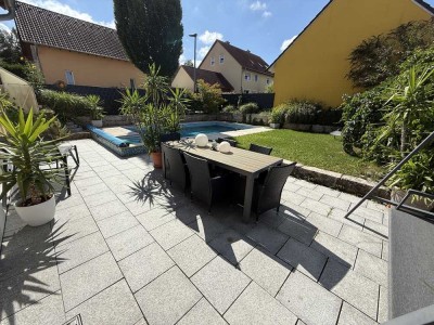 Mitbewohner/in gesucht – wunderschönes Haus in Schierling (Nähe Pirscherberg) mit Garten & Pool