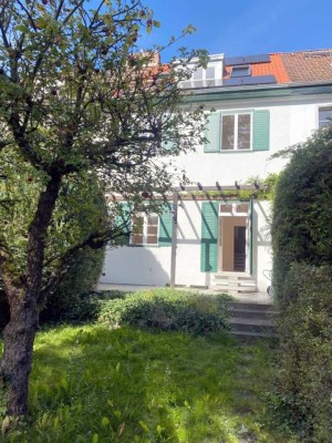 Modernes Reihenmittelhaus mit Terrasse in der Gartenstadt Berlin-Frohnau