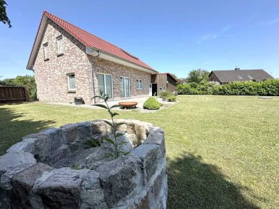 Exklusives Familienidyll in Lottorf: Neuwertiges KfW-55-Haus mit Top-Energiebilanz
