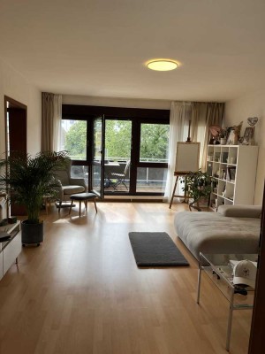 Zentrale 3-Zimmer-Wohnung mit 2 Balkonen & saniertes Bad!
