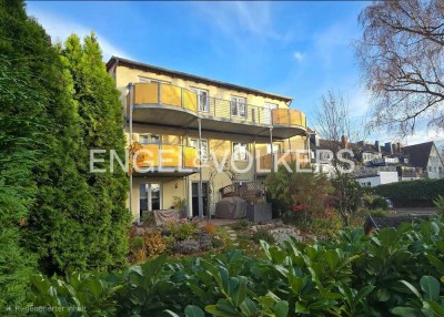 LICHTDURCHFLUTETE 4-ZIMMER- DACHGESCHOSSWOHNUNG MIT ZWEI BALKONEN UND STELLPLATZ IN DER SÜDSTADT