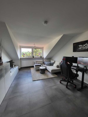 Exklusive, neuwertige 2-Zimmer-DG-Wohnung mit gehobener Innenausstattung in Erlangen