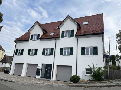 Stilvolle, neuwertige 4-Raum-Maisonette-Wohnung mit geh. Innenausstattung und Balkon in Batzenhofen