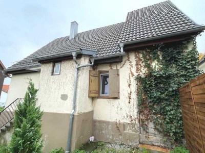 Renovieren Sie dieses kleine Einfamilien-Bauernhaus nach Ihren Ideen!