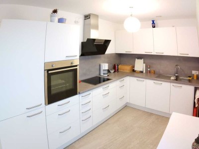Kernsanierte, energieeffiziente Dreizimmerwohnung mit Balkon und Fernblick zu vermieten!