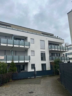 Lichtdurchflutete Penthouse-Wohnung mit EBK in Offenbach am Main