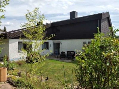 Olsbrücken - Freistehendes Einfamilienhaus mit tollem Blick über Wiesen und Wälder