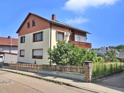 Freistehendes Zweifamilienhaus in Gochsheim!