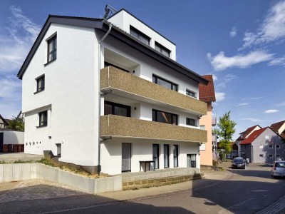 Kernsanierte 3-Zimmer-Dachgeschosswohnung inkl. Einbauküche und Stellplatz