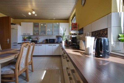 Ansprechende und gepflegte 4-Zimmer-Wohnung mit Einbauküche in Groß-Gerau
