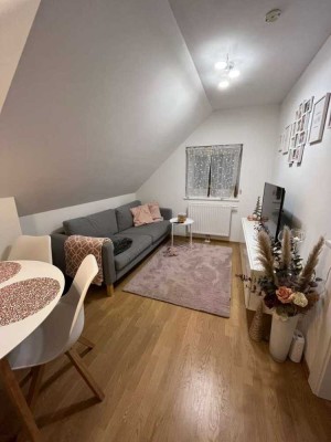 Ansprechende und gepflegte 2-Zimmer-Wohnung mit Balkon und Einbauküche in Neuendettelsau