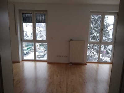 Helle 3-Zimmer-Wohnung mit EBK und Balkon in Poing