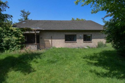 0804 - Ein Ort zum Ankommen – Bungalow mit viel Platz und Potenzial in ruhiger Lage!