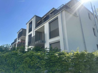 Idyllisch wohnen: Neubauwohnung mit Blick ins Grüne und auf den Weiher