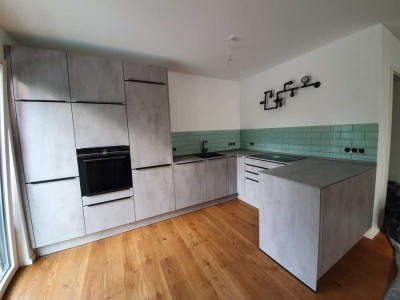 Moderne 3-Zimmer-Wohnung mit Balkon und Einbauküche in Weiden Rehbühl