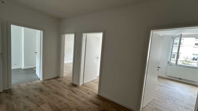 Erstbezug nach Vollmodernisierung: Helle 3-Zimmer Wohnung in Stuttgart-Wangen