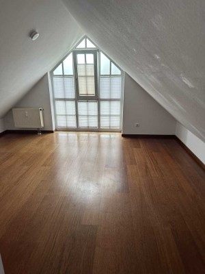 schöne, sonnige 3,5-Zimmer-Wohnung mit Balkon und Einbauküche in Neuried