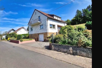 Niederelbert: Gepflegte Immobilie mit schönem Garten in Waldrandlage