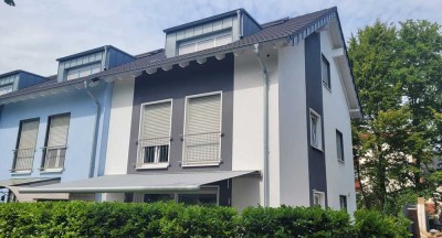 Elegantes Eckhaus in begehrter Lage –  Stilvolle Wohnatmosphäre für die ganze Familie