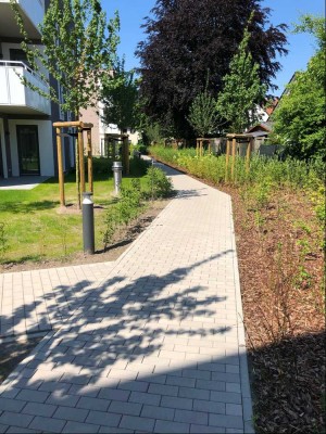 *Wohlfühlen: Schöne 1-Zimmer-Wohnung mit abgetrenntem Schlafbereich und Dachterrasse*