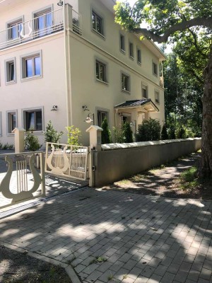 Quartier Forsthausstr. Nr. 10, ruhige, möblierte Souterrain-2-Raum-Wohnung, mit Fahrstuhl