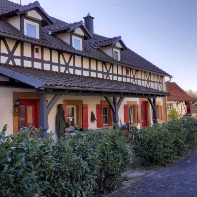 Wohnen mit Pferden - charmante 2,5-Zimmer-Wohnung auf historischem Hof