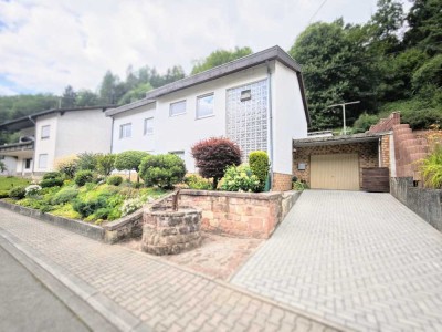 Freistehendes Einfamilienhaus mit Einliegerwohnung | Garage | Keller | Großer Garten