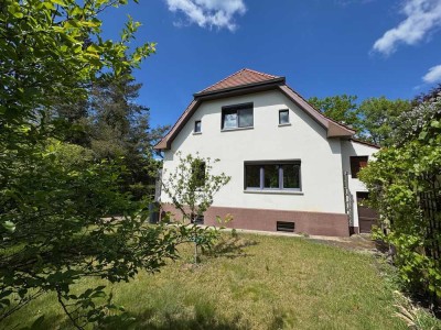 Einfamilienhaus mit Vollkeller und Nebengebäuden in ruhiger Lage, bezugsfrei