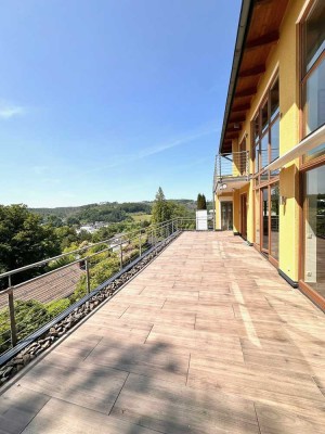 Penthousewohnung mit traumhafter Aussicht / Personenaufzug / Garage